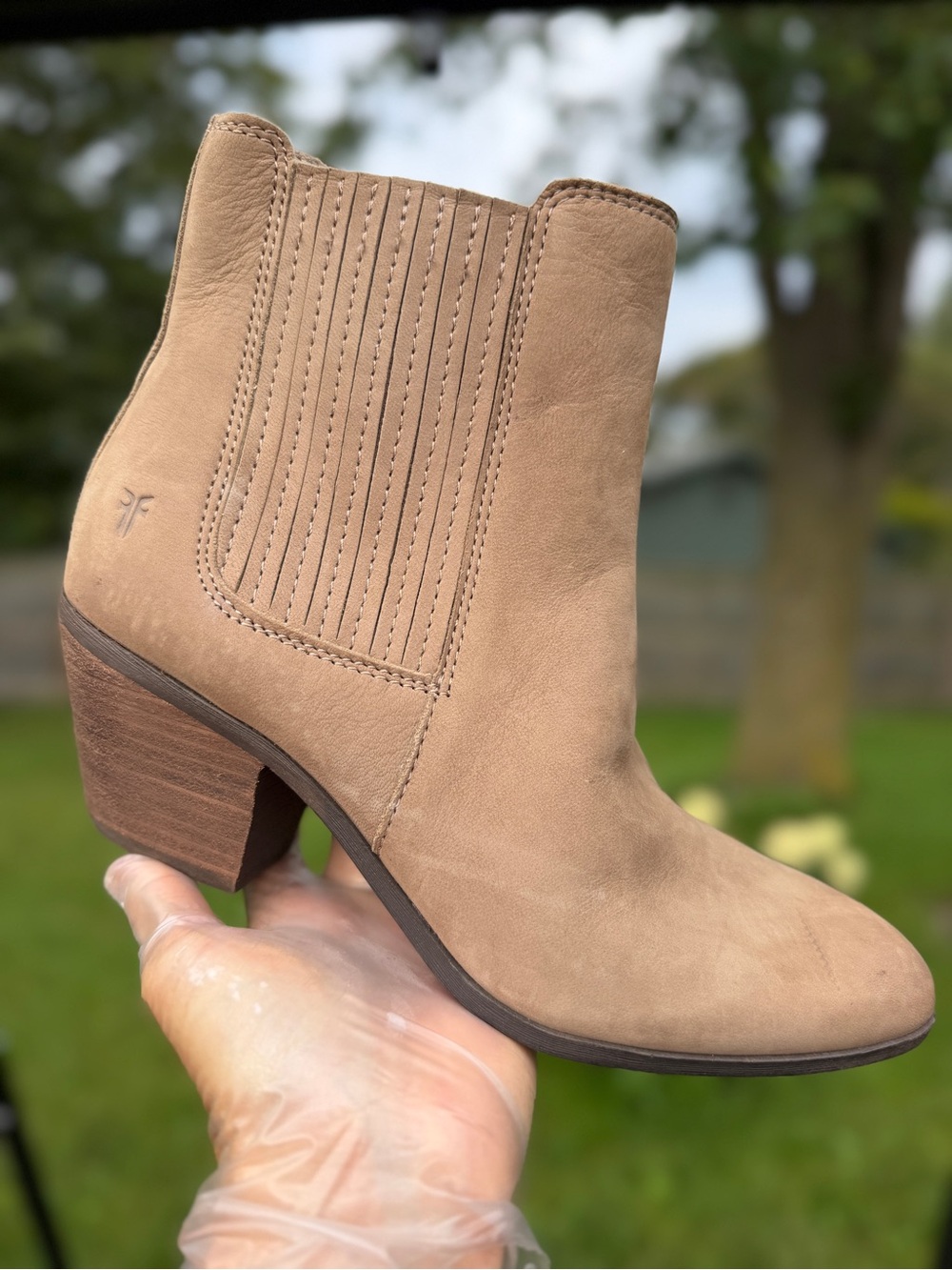 Frye Sandra Taupe Grey Suede Leather Chelsea Ankle Boots Women's 7.5M FR41653